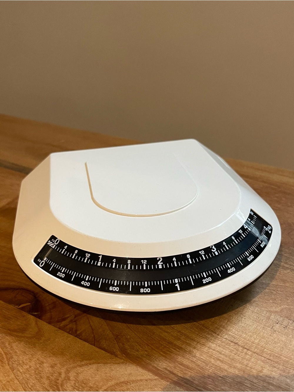 Vintage 80s Guzzini Lady B Analog Kitchen Scale Mod Modernist Italian Cream